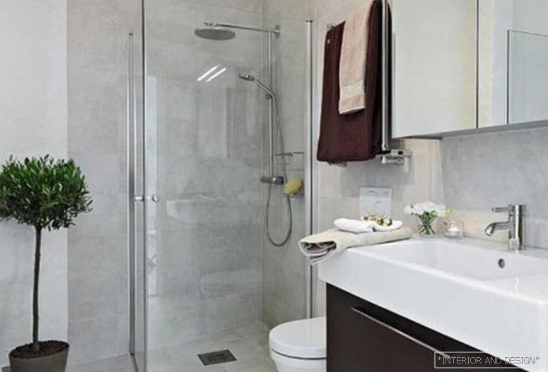Stilvolles Badezimmer in einer typischen Wohnung