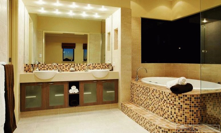 Foto eines modernen Badezimmerinnenraums