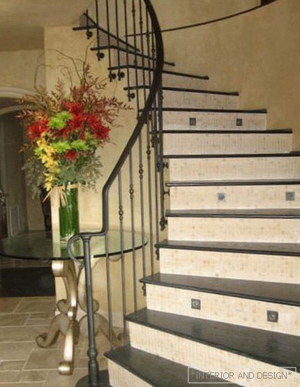 Treppen im provenzalischen Stil
